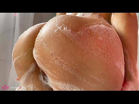 ❤️ 布鲁内特在淋浴时用振动器自慰阴部达到强烈的高潮 ️❌ Russian porn