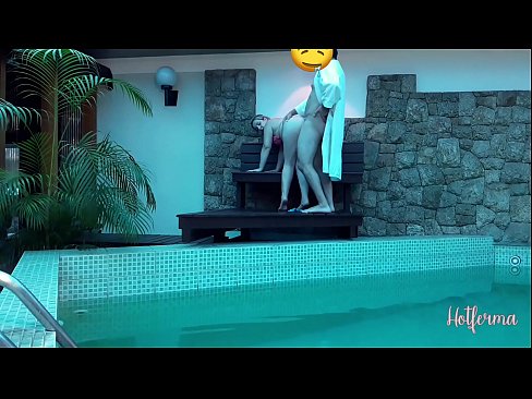 ❤️ 老板邀请女佣去泳池，却忍不住要来个热辣的 ️❌ Russian porn